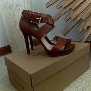 MICHAEL KORS BROWN HIGH HEELS